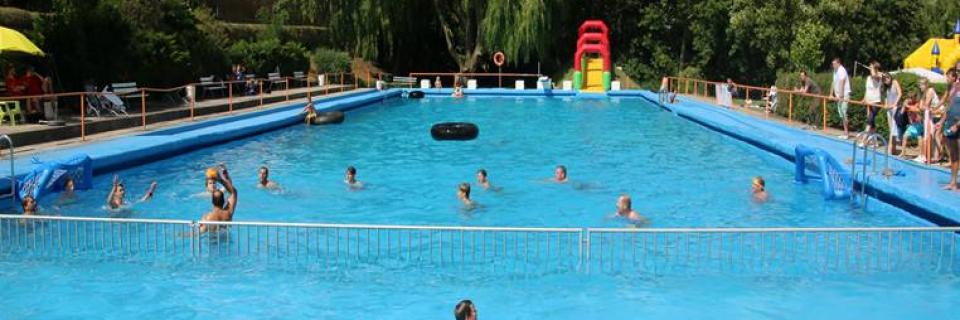 Schwimmbecken Freibad Harras